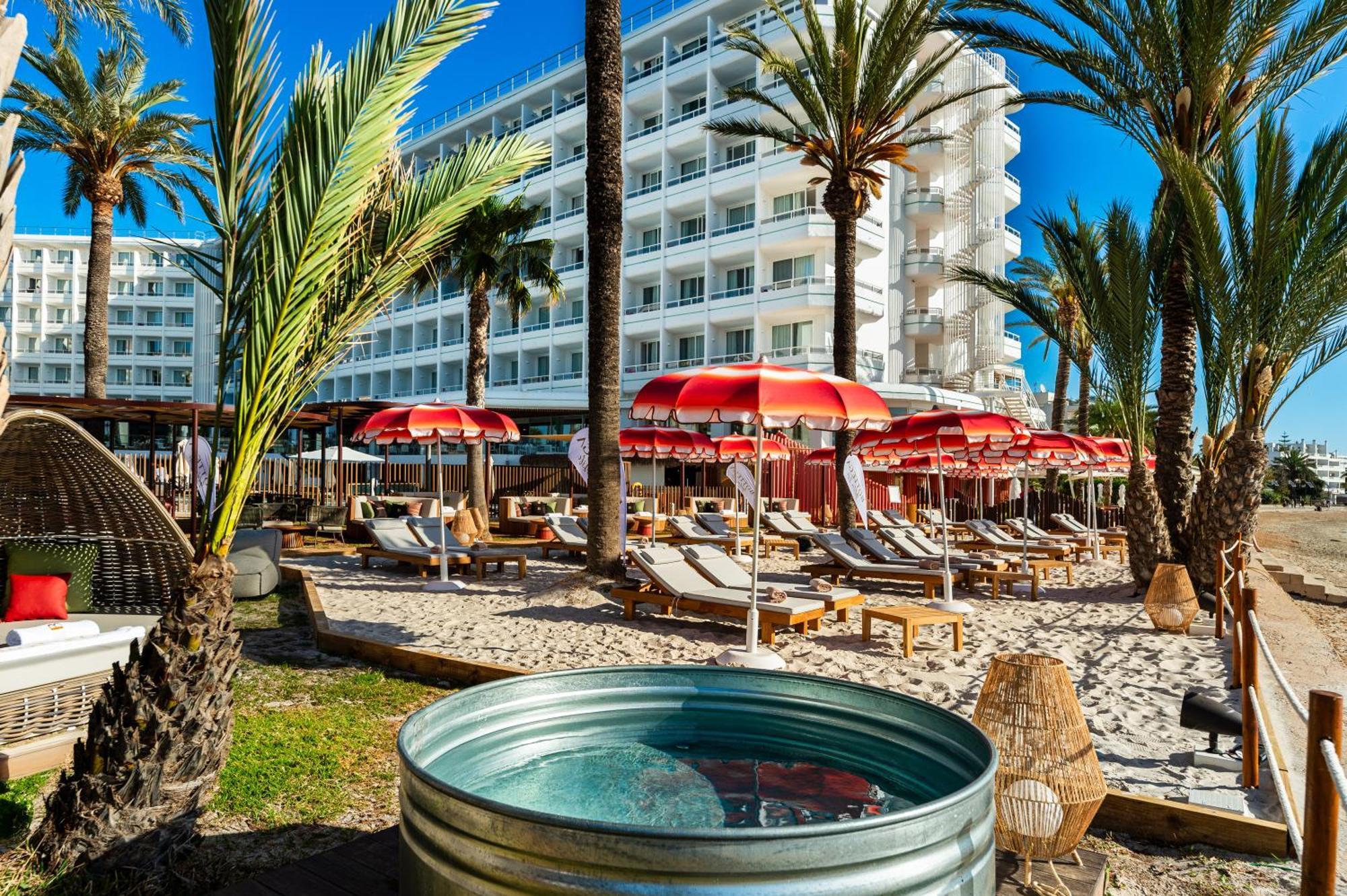 Hotel Vibra Algarb Playa d'en Bossa Exterior photo