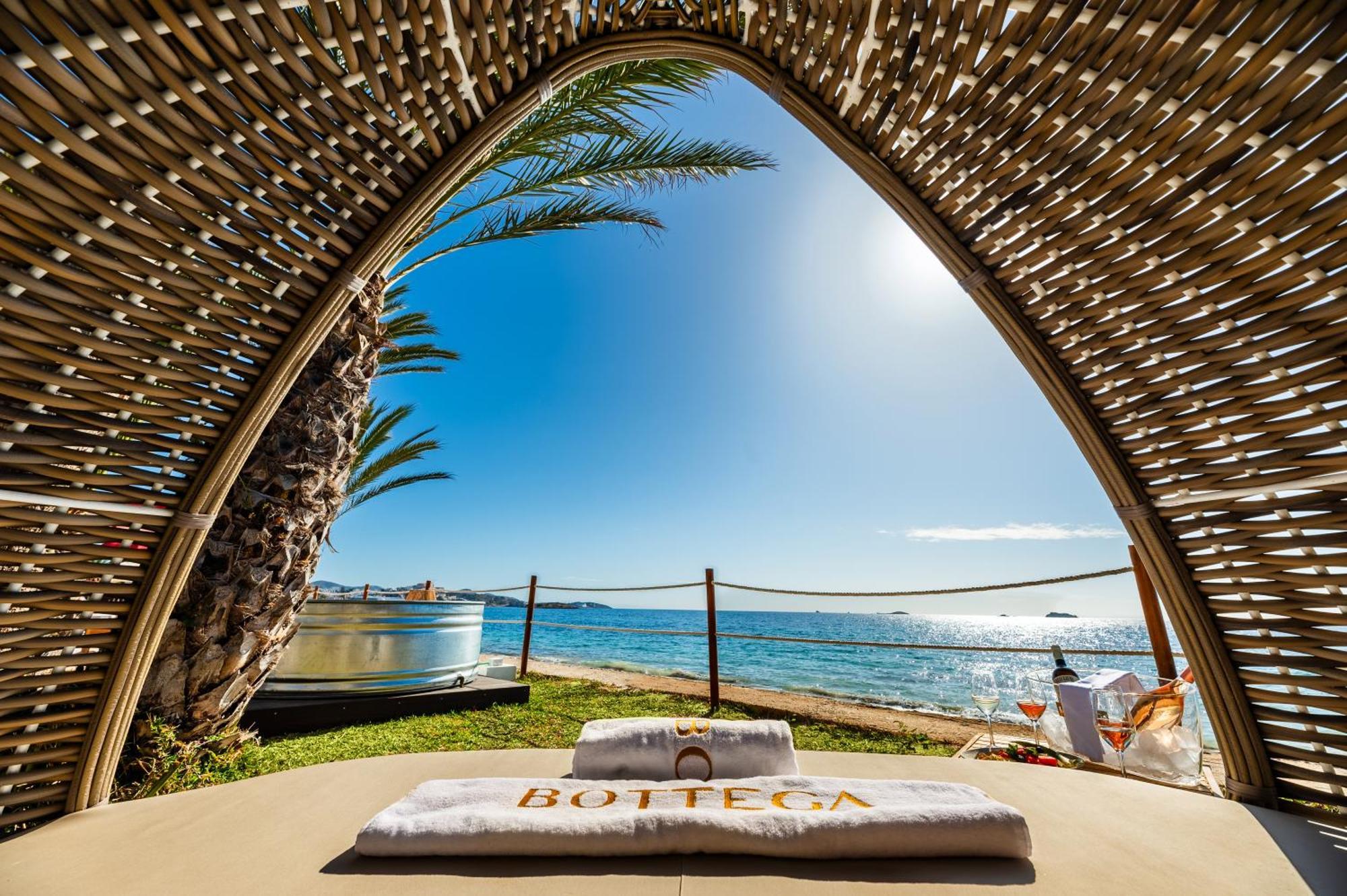 Hotel Vibra Algarb Playa d'en Bossa Exterior photo