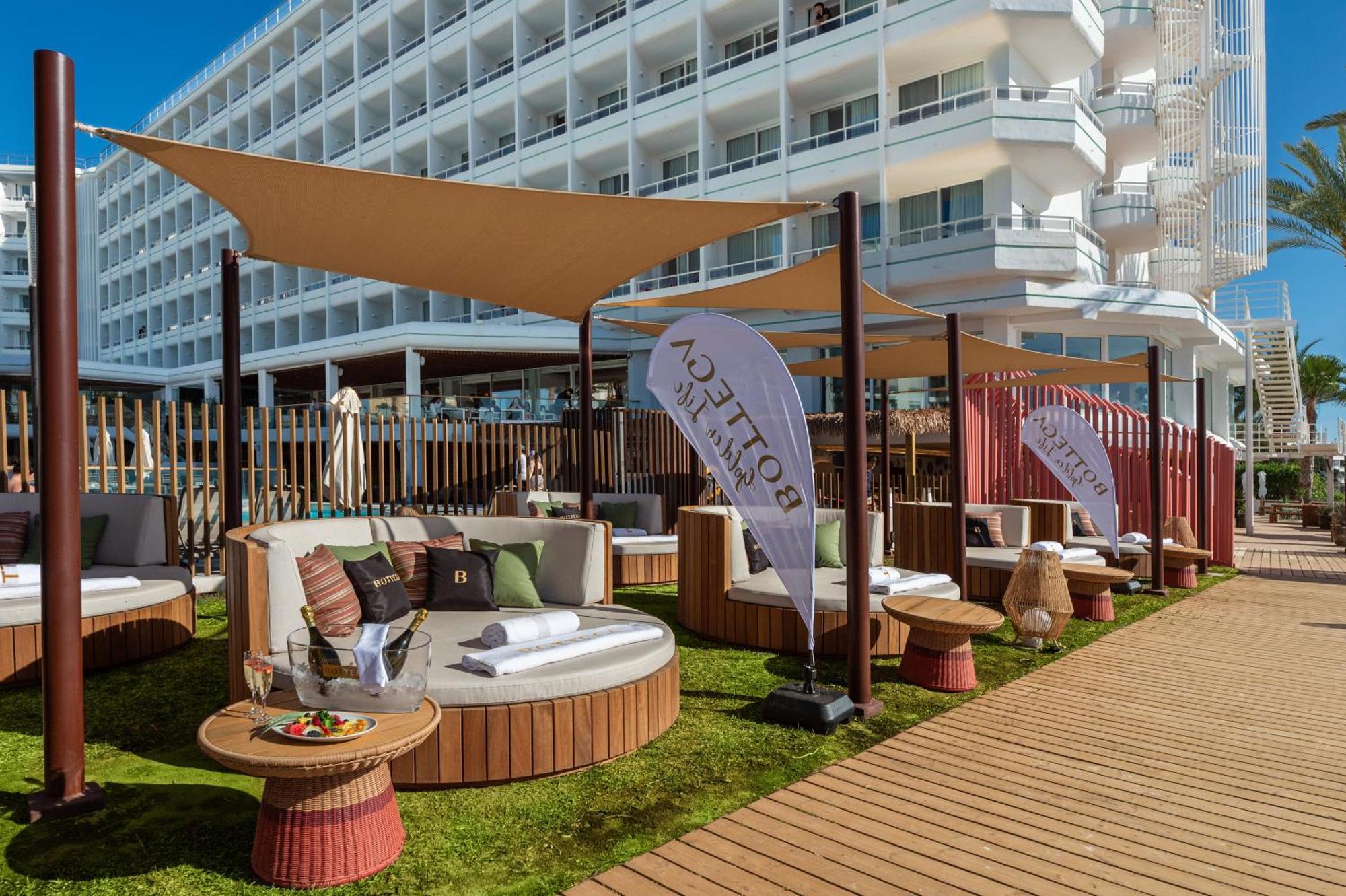 Hotel Vibra Algarb Playa d'en Bossa Exterior photo