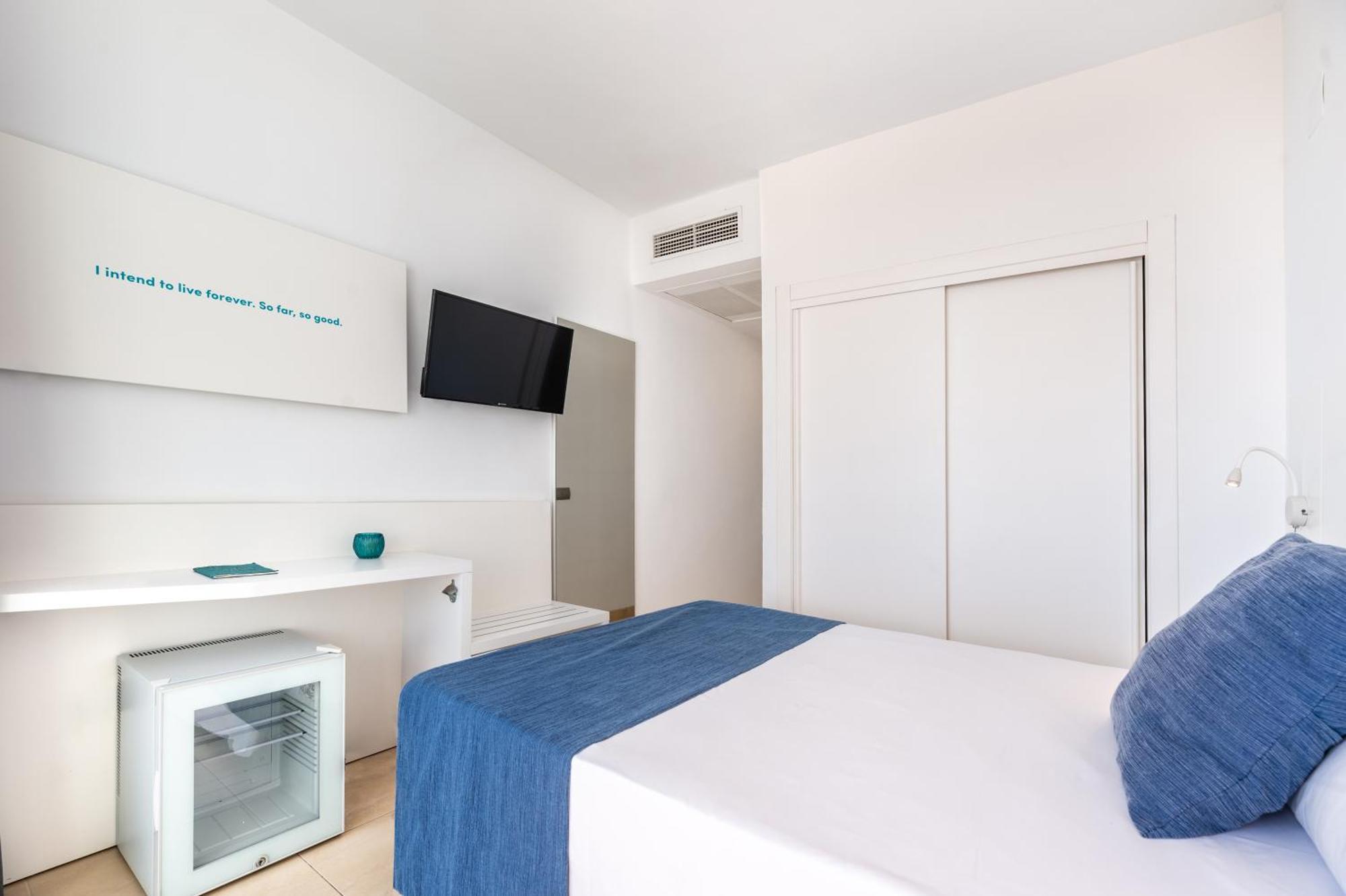 Hotel Vibra Algarb Playa d'en Bossa Exterior photo