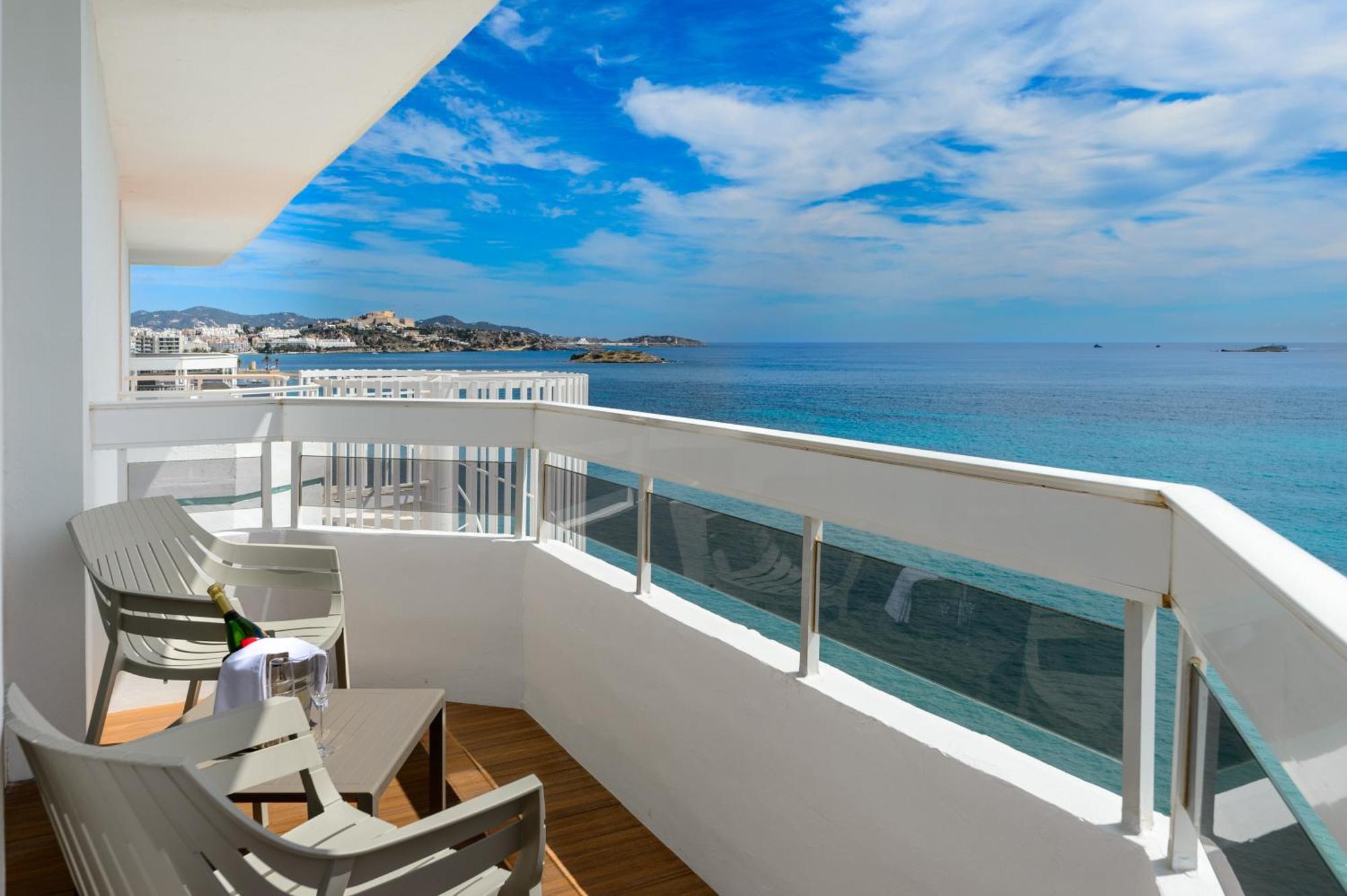 Hotel Vibra Algarb Playa d'en Bossa Exterior photo