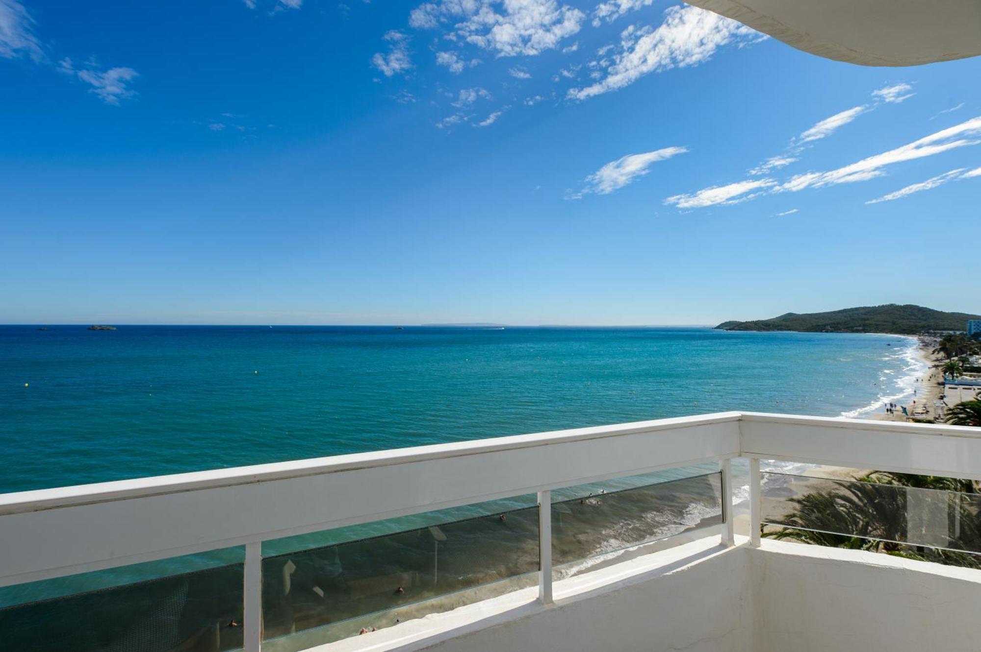 Hotel Vibra Algarb Playa d'en Bossa Exterior photo