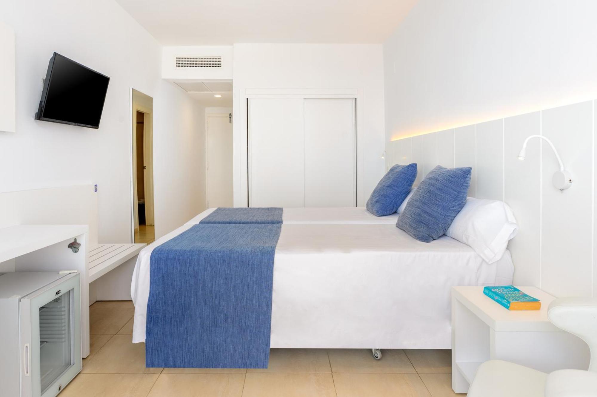 Hotel Vibra Algarb Playa d'en Bossa Exterior photo
